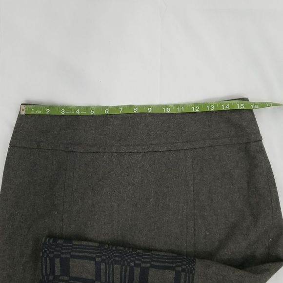 Magaschoni Collection Wool Embroidered Pencil Skirt Size 12.  0072 - Picture 7 of 7